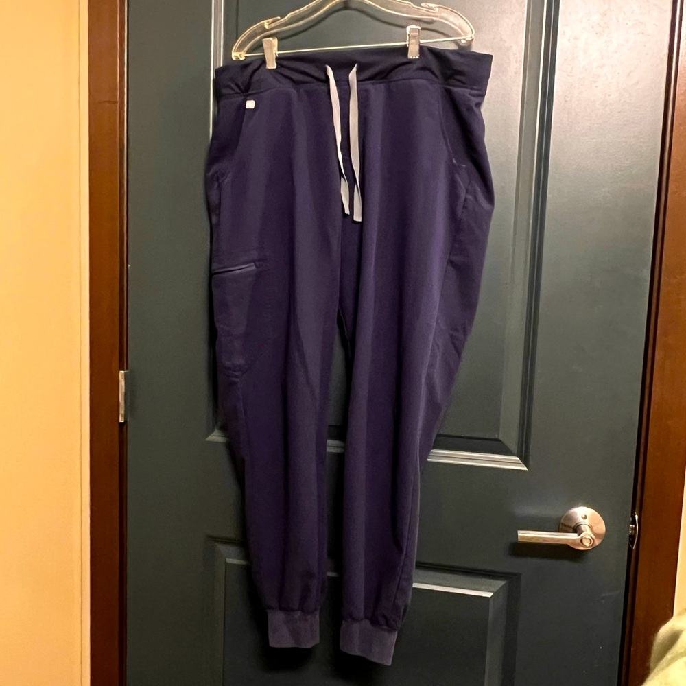 Figs Technical Collection Scrub Set - image 3